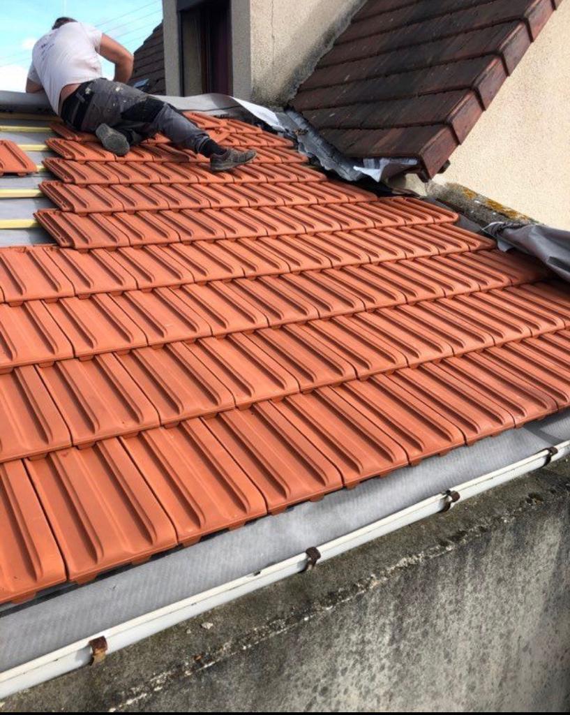 Pendant ravalement de façade à Villeneuve-d'Ascq (59650) dans le Nord (59)